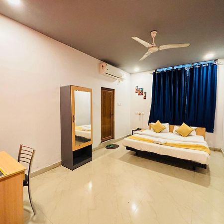 Hotel Aditya Palace Гувахати Экстерьер фото